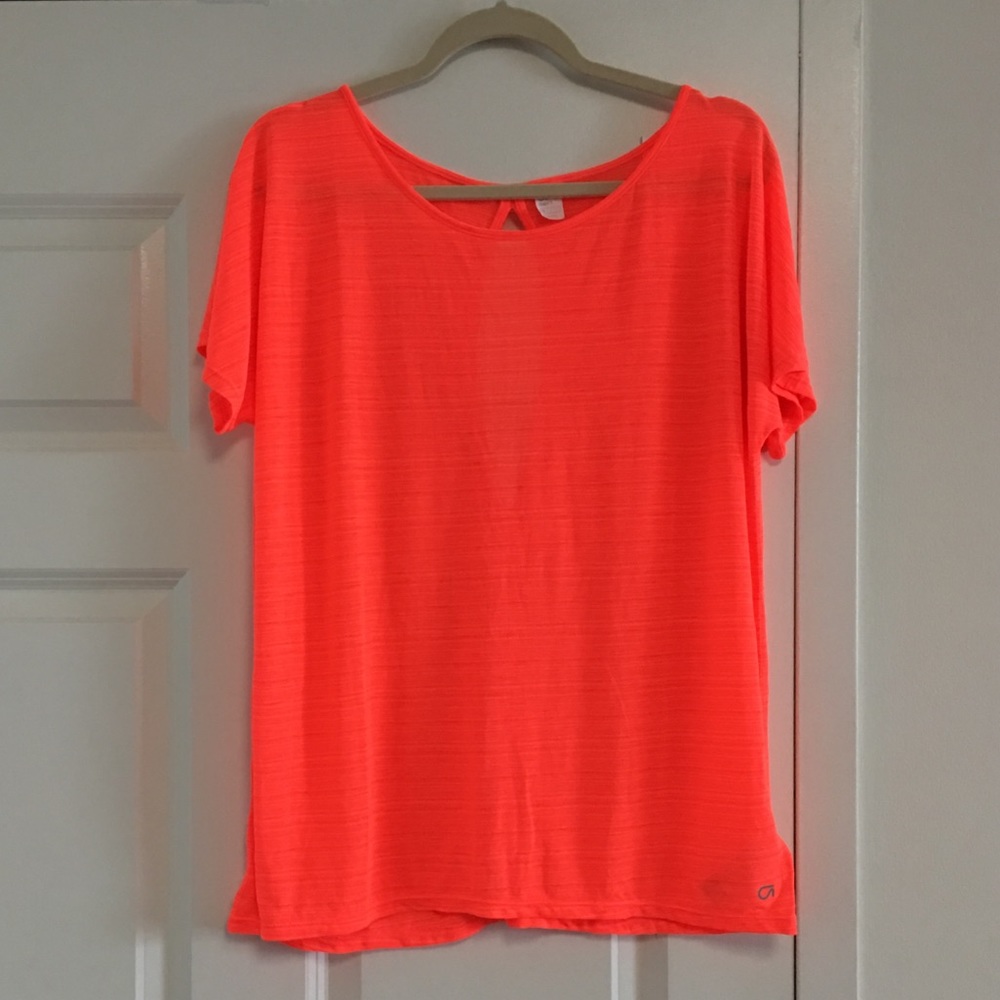 NWT GapFit Keyhole Back Short-Sleeve Workout Top - Picture 1 of 8